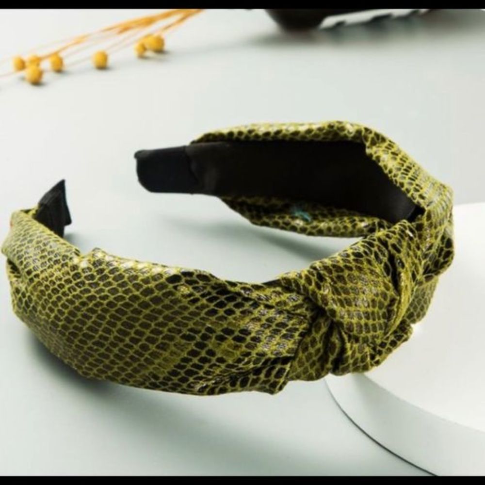 🆕 2/$20 Metallic Snakeskin headband